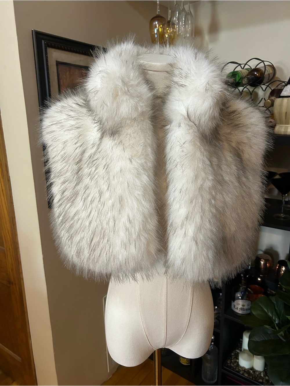 AKIRA Cream-Gray Faux Fur Cropped Vest